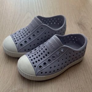 Native Kids Water Shoes in Lavender and Cream